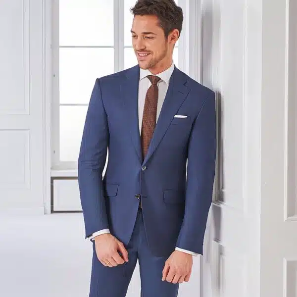 Blauer Business Anzug aus leichter Schurwolle